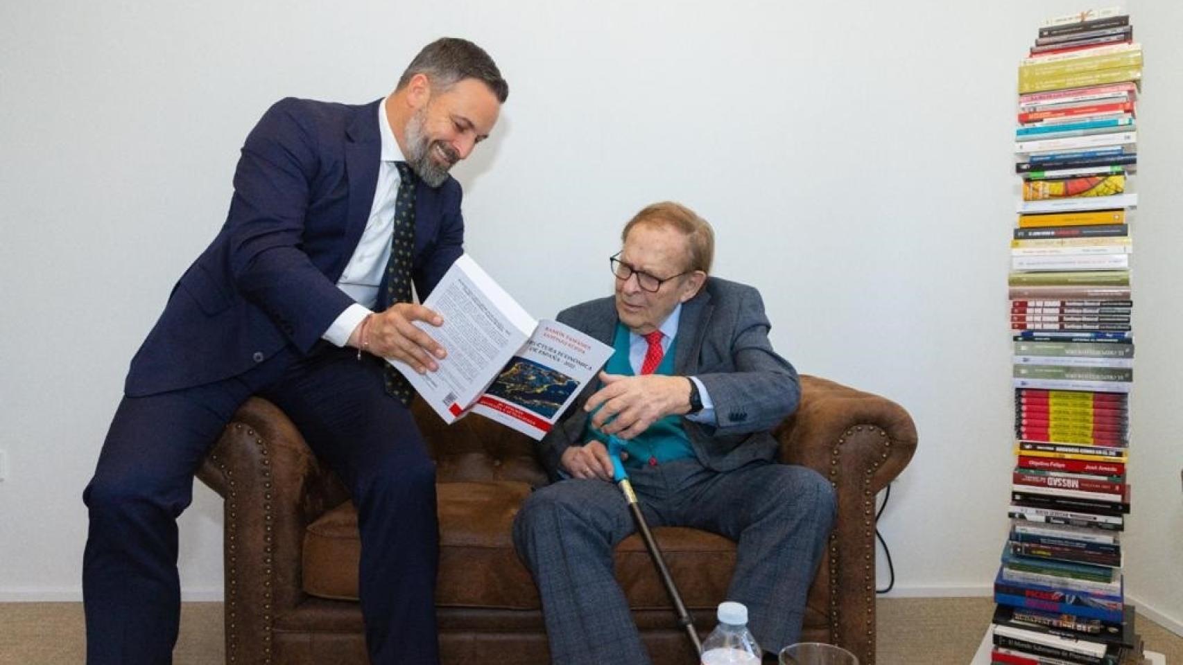 El presidente de Vox, Santiago Abascal, junto al candidato de la moción de censura, Ramón Tamames, el pasado 23 de febrero.