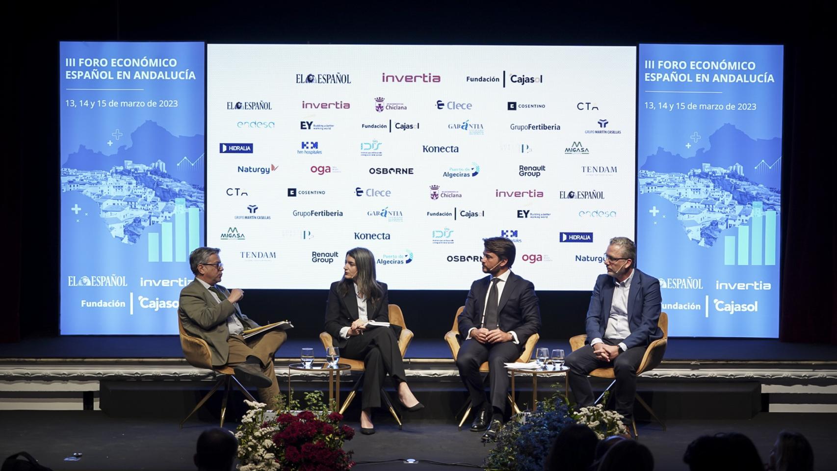 Santiago Alfonso, del Grupo Cosentino; Beltrán Pérez García, presidente del CTA y Gonzalo Jiménez, de Hidralia.