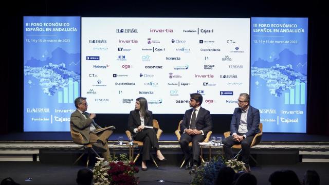 Santiago Alfonso, del Grupo Cosentino;  Beltrán Pérez García, presidente del CTA y Gonzalo Jiménez, de Hidralia.