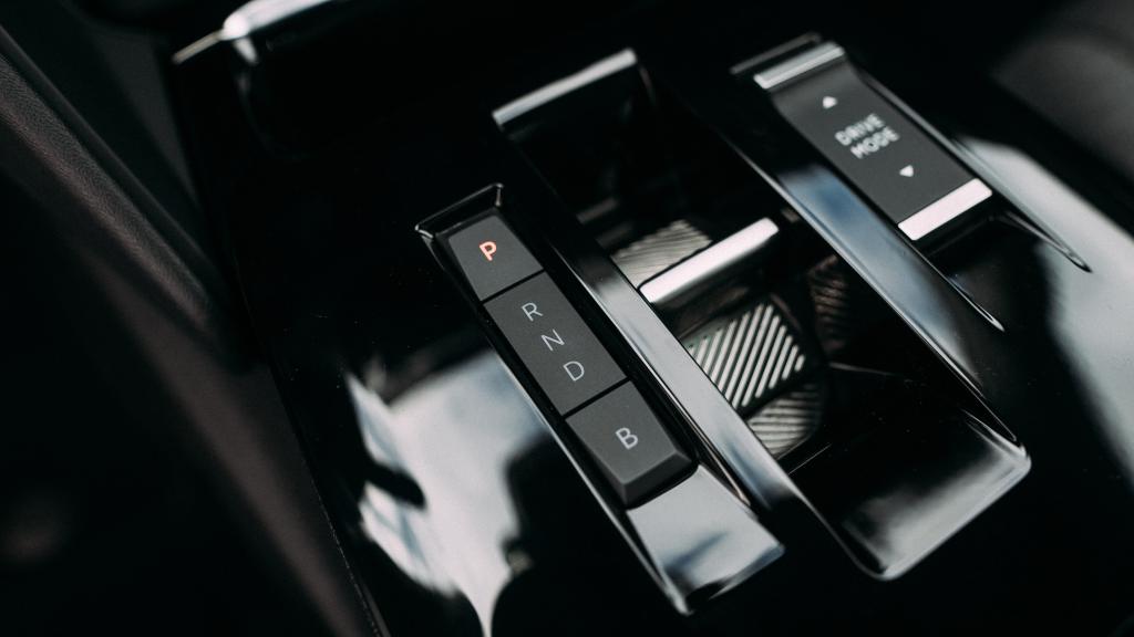 El Citroën C4 X tiene tres modos de conducción: Eco, Normal y Sport.