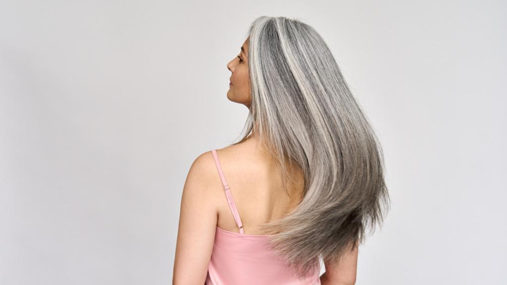 Es fundamental cuidar el pelo durante la menopausia.