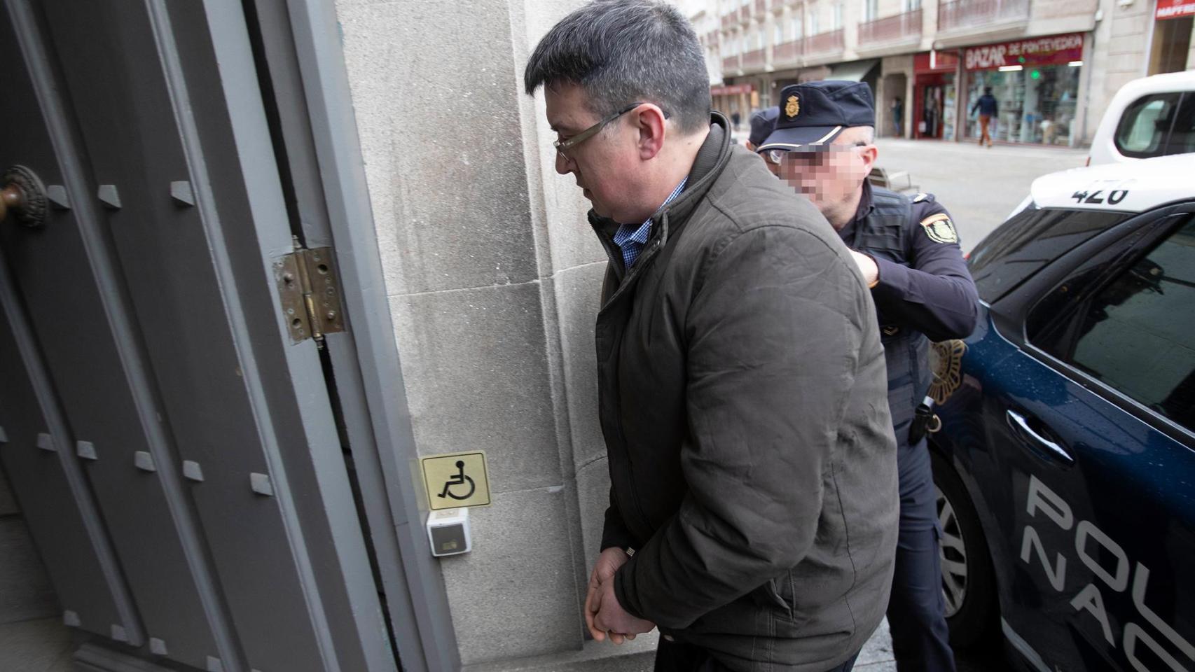 José Luis Abet, entra en la Audiencia Provincial de Pontevedra (13 de marzo de 2023).
