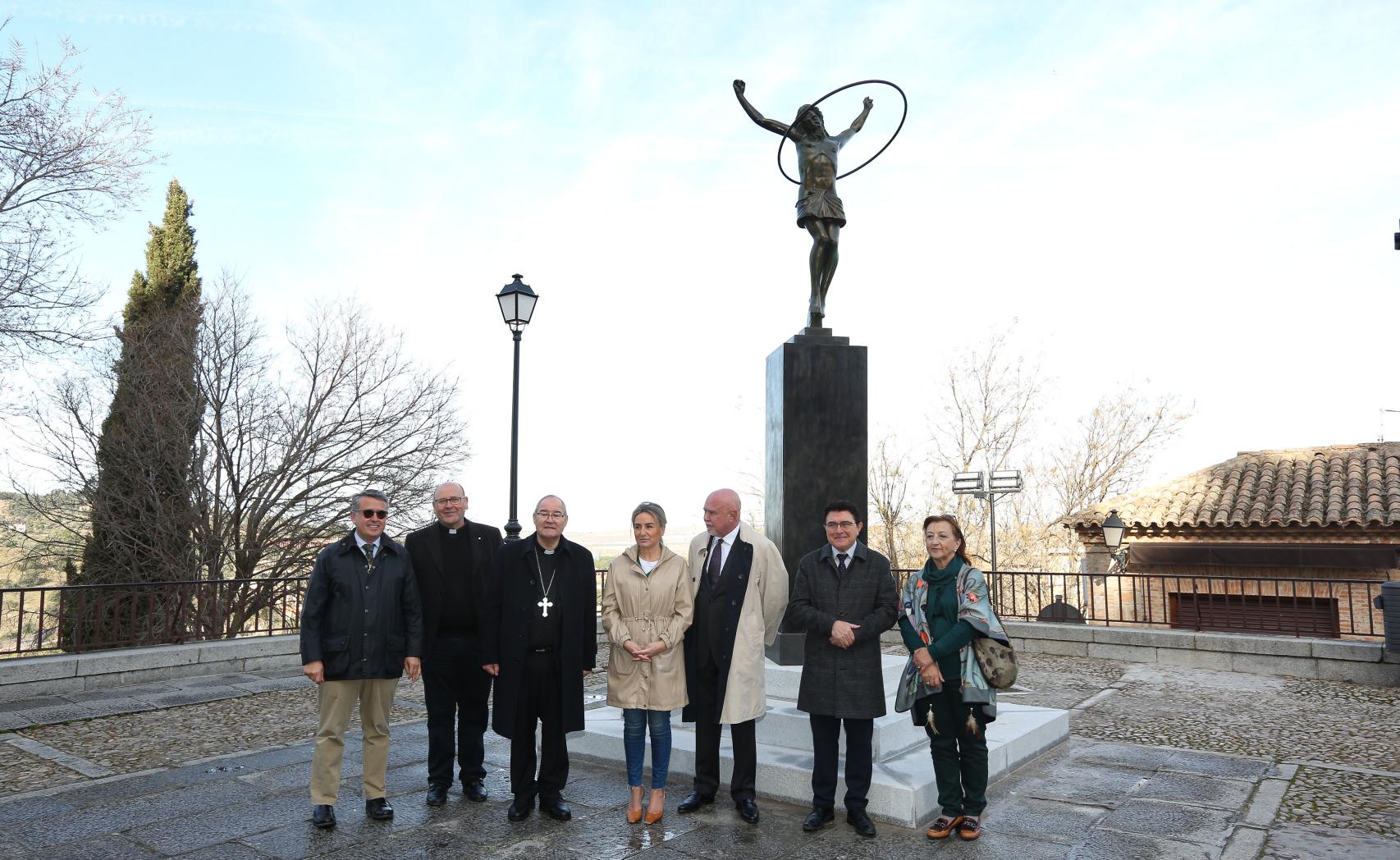La obra se ha instalado en el mirador junto al monasterio de San Juan de los Reyes.