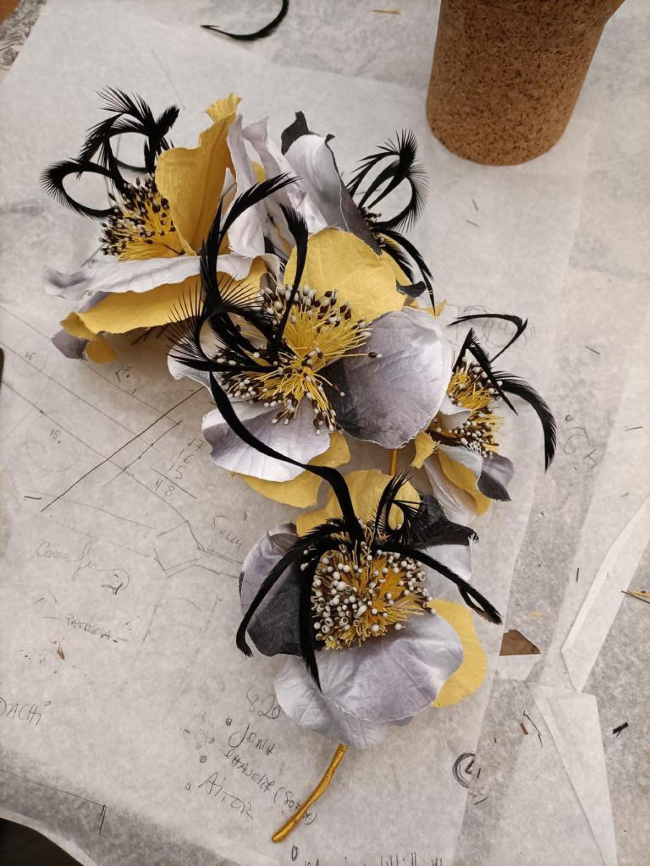 Detalle de las flores del conjunto de Maldito Hamor.