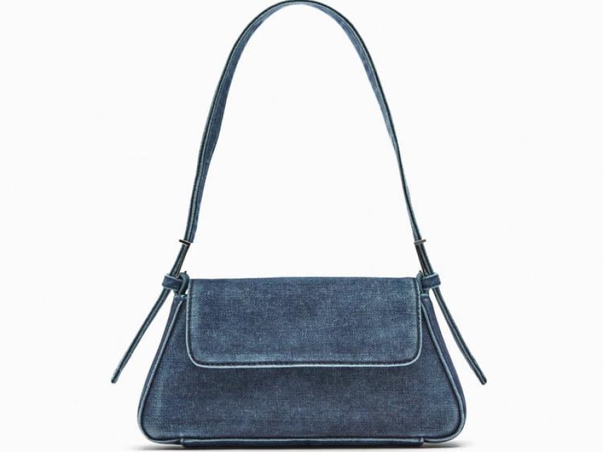 'Bolso hombro denim solapa' de Zara