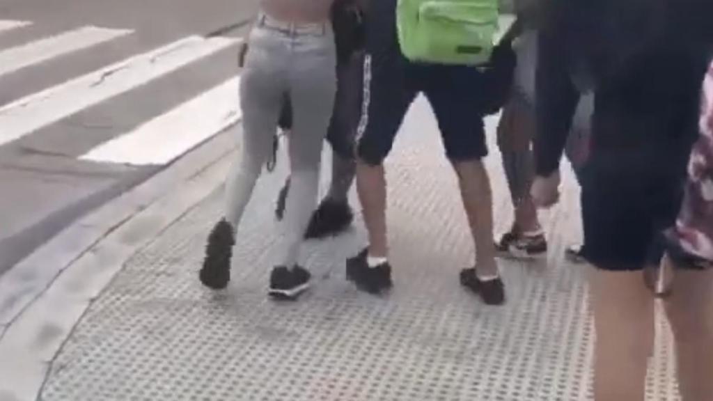 Pelea juvenil difundida a través de este canal.