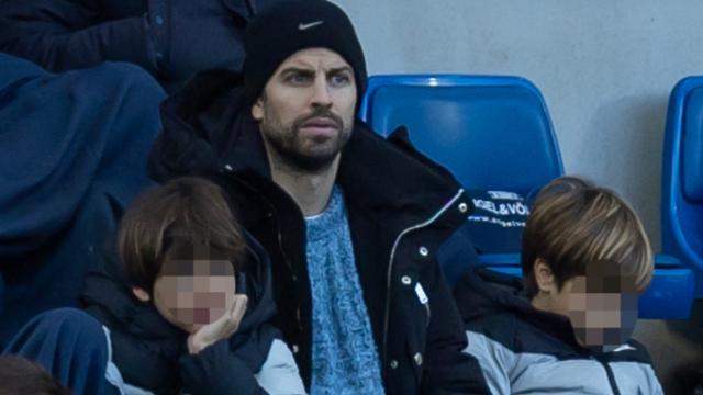 Gerard Piqué con sus hijos, Milan y Sasha, en una imagen de diciembre de 2022.