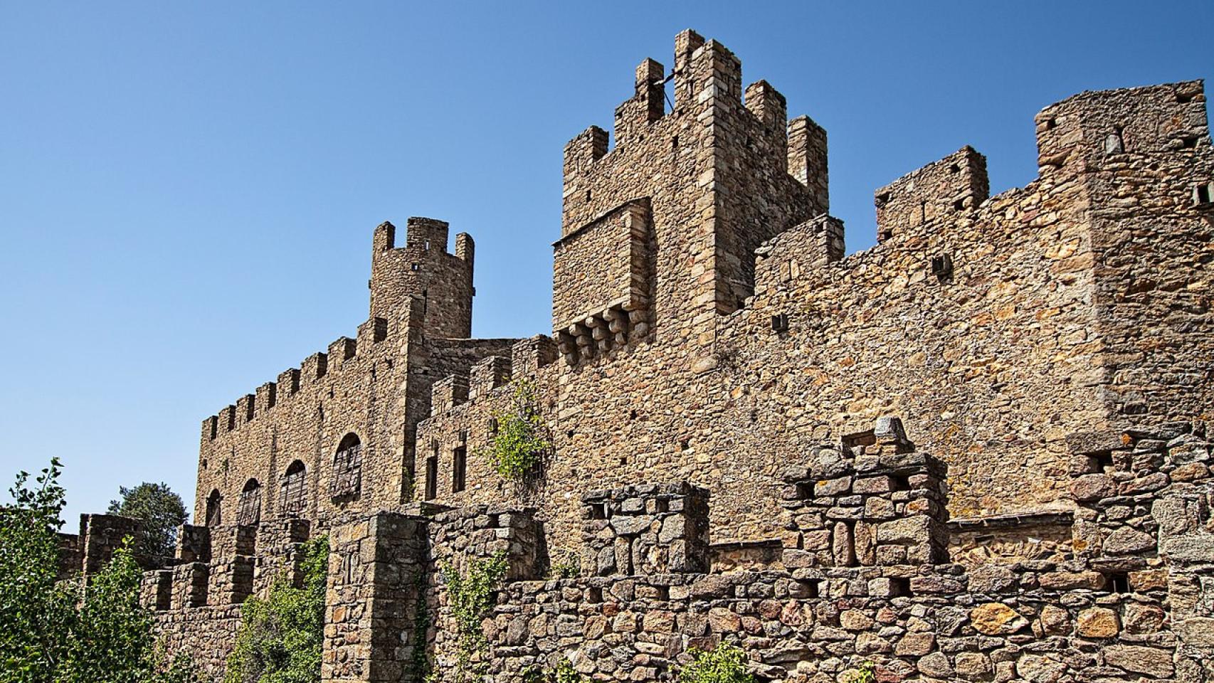 Este es el castillo medieval que quiso comprar Dalí