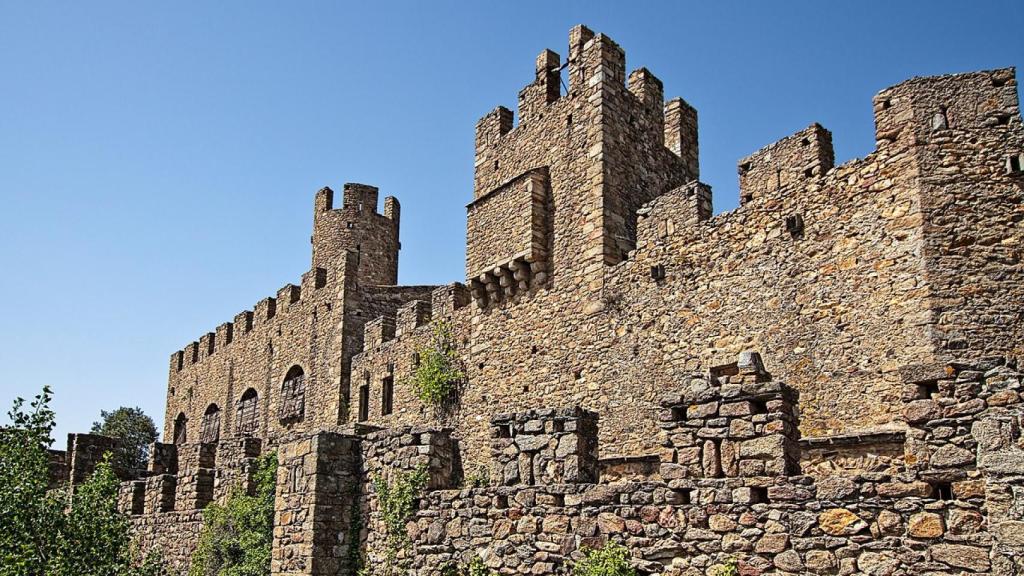 Este es el castillo medieval que quiso comprar Dalí