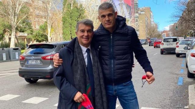 Enric Masip y Joan Laporta en una calle de Madrid