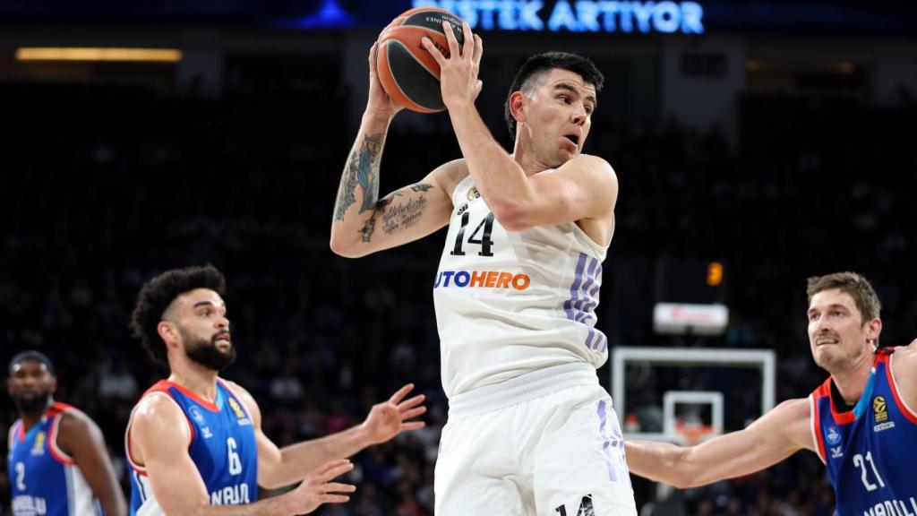Gaby Deck, durante el Anadolu Efes - Real Madrid de Baloncesto de la Euroliga 2022/2023
