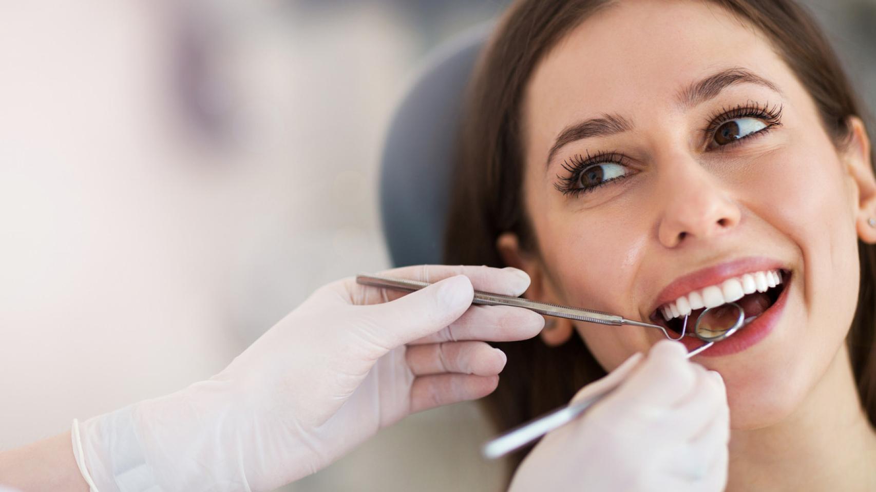 Mujer en el dentista.
