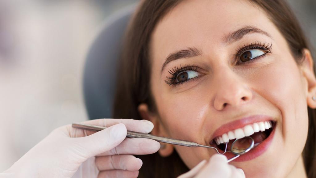Mujer en el dentista.