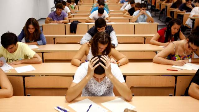 Así es la nueva EBAU que han puesto en práctica este martes  2.000 estudiantes de toda España