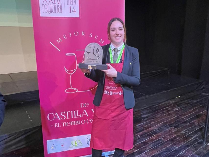Elia Arranz recibiendo el premio