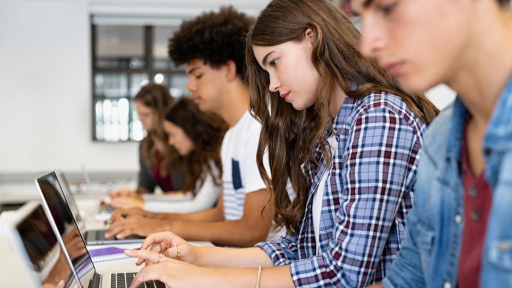 Los universitarios son más receptivos a aceptar un empleo prosocial que los no titulados.