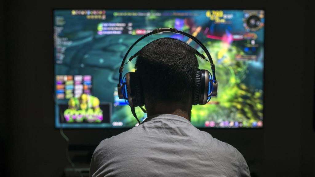La señal que indica si tu hijo tiene más riesgo de apostar online a través de los videojuegos
