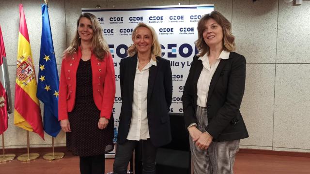 Ángela de Miguel, pta. CEOE Valladolid; junto a Helena Antolin, vicepresidenta de Antolin y María Victoria Moreno, directora general de la Mujer en la Junta de Castilla y León