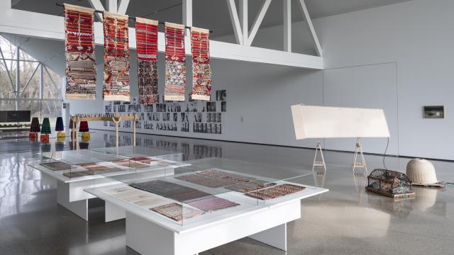 Vista de la exposición con obras de Teresa Lanceta y Gareth Kennedy