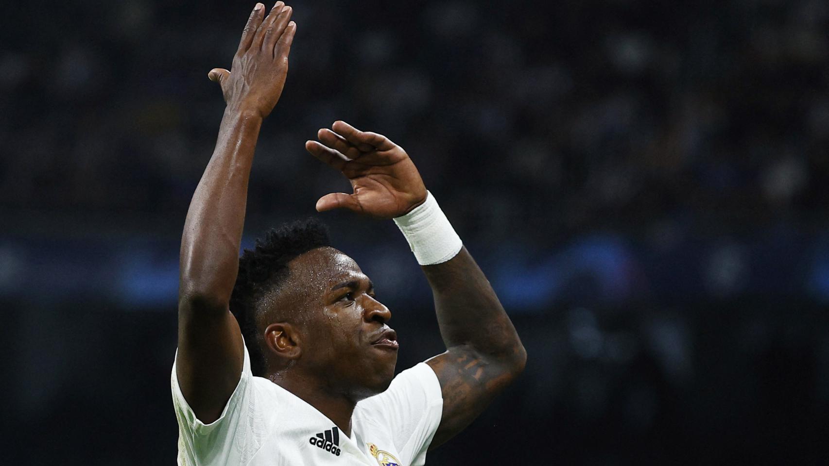 Vinicius pide el apoyo del Estadio Santiago Bernabéu.