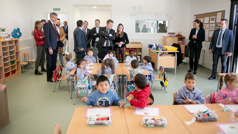 García-Page avanza más de 75 millones de euros para rutas escolares y comedores