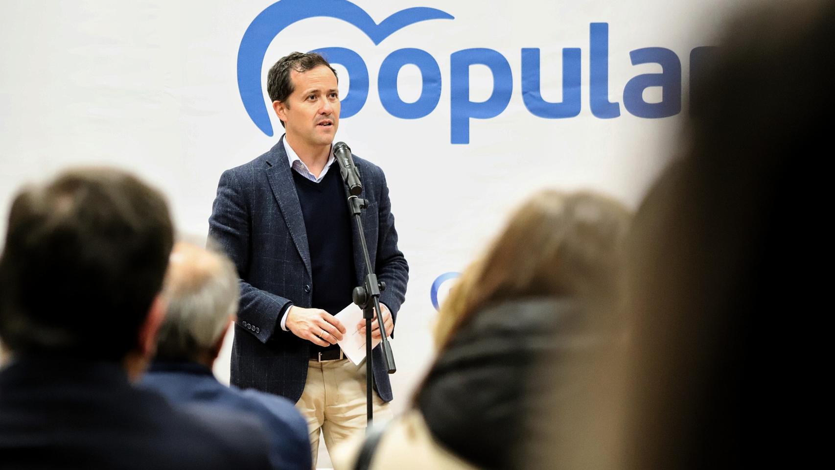 Carlos Velázquez durante su encuentro con los empresarios de Toledo.