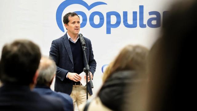 Carlos Velázquez durante su encuentro con los empresarios de Toledo.