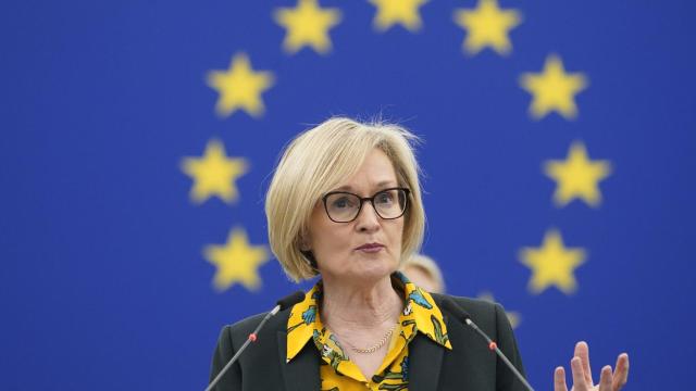 La comisaria de Servicios Financieros, Mairead McGuinness, durante el debate de este miércoles en la Eurocámara