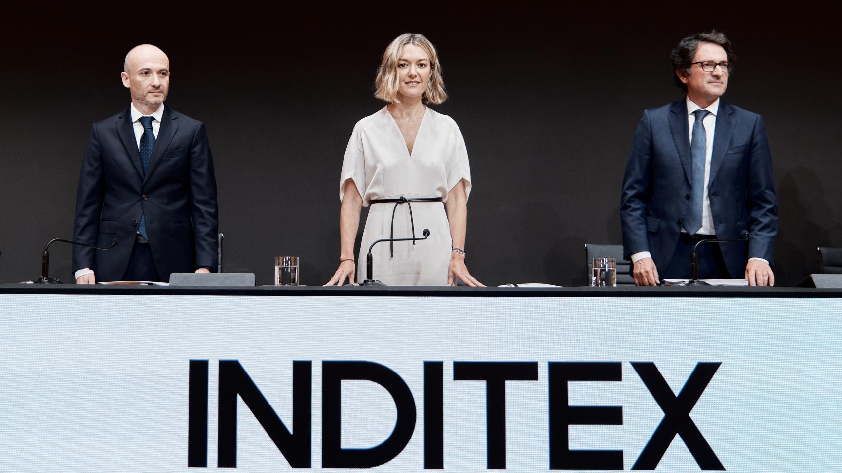La presidenta de Inditex, Marta Ortega y el consejero Oscar García Maceiras en la Junta General de Accionistas de la compañía.