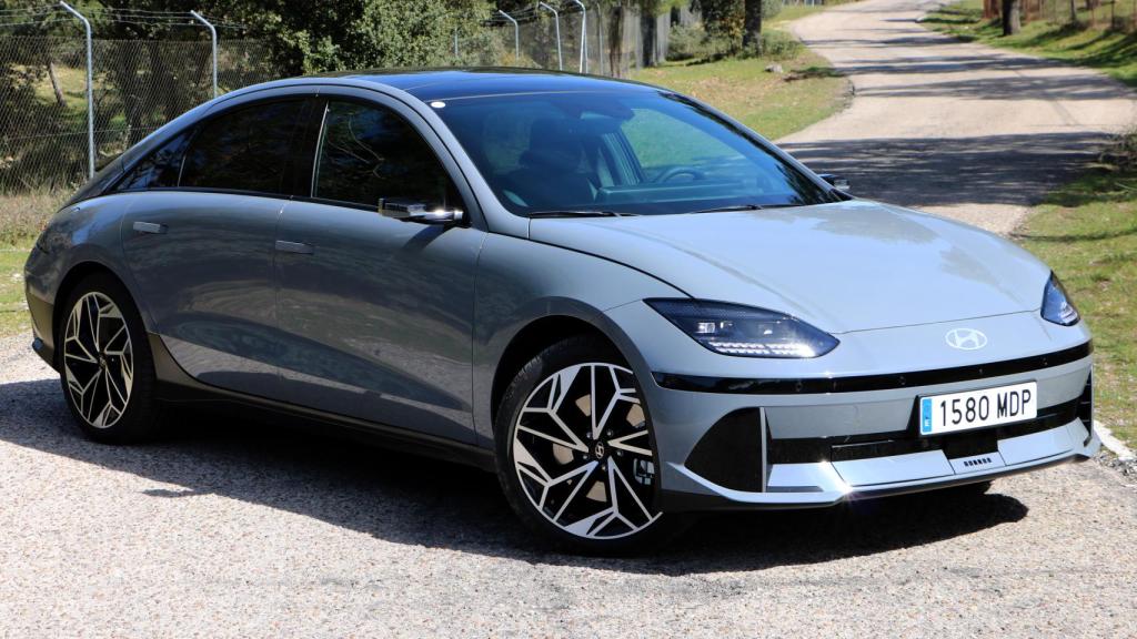 Versión probada del Hyundai Ioniq 6, una berlina eléctrica de diseño coupé y gran autonomía.