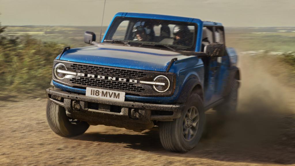 El Ford Bronco tiene puertas extraíbles con espacio de almacenamiento en el interior.