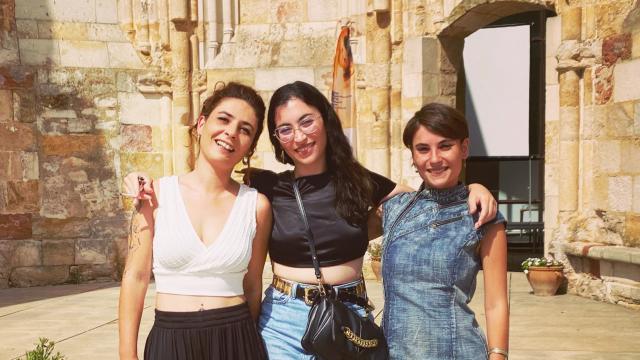Judith Jiménez, Claudia Ibáñez y María Jiménez, fundadoras de la asociación Mirada al Bierzo. Foto cedida.