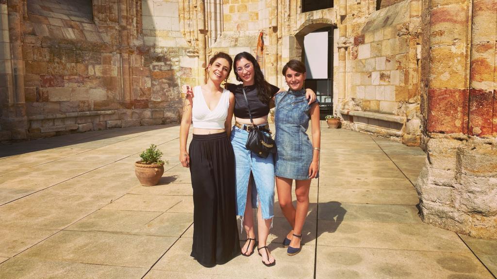 Judith Jiménez, Claudia Ibáñez y María Jiménez, fundadoras de la asociación Mirada al Bierzo. Foto cedida.