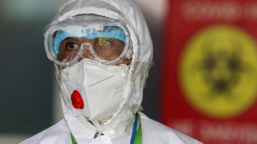 Un sanitario durante la Covid-19.