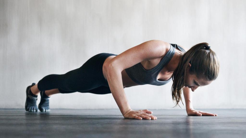 El ejercicio de push up requiere esfuerzo y control.