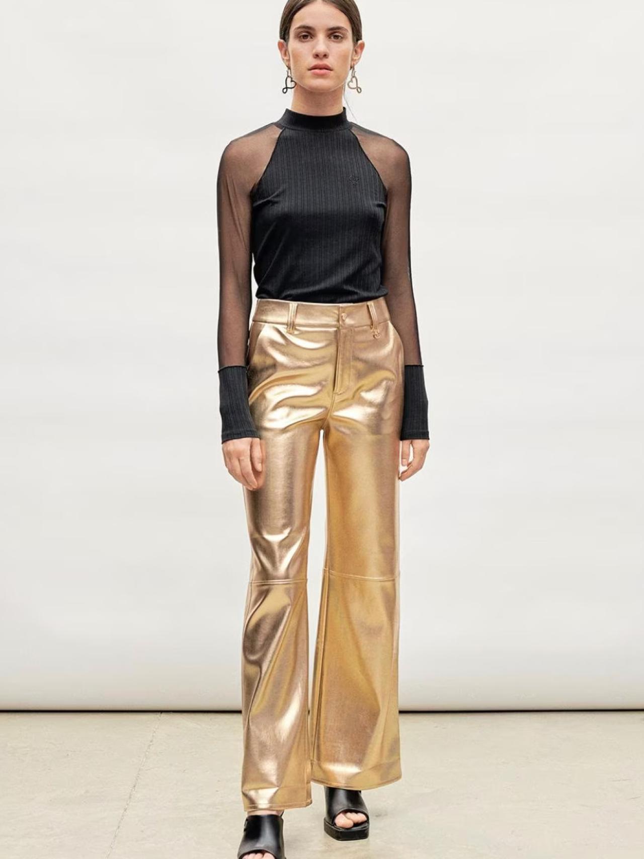 Pantalones oro de Lola Casademunt.