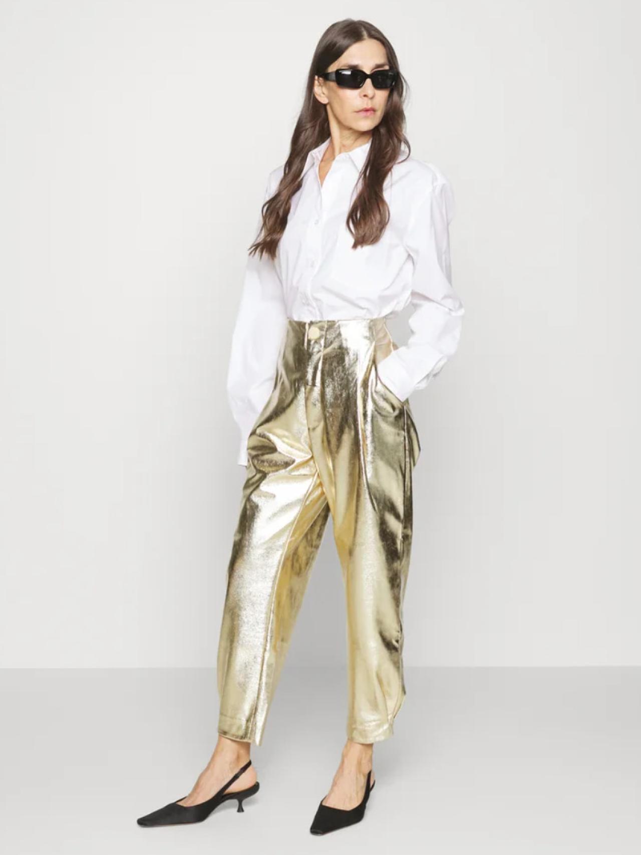 Pantalones dorados de Desigual.