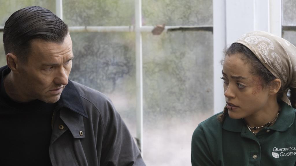 Joel Edgerton y  Quintessa Swindell en 'El maestro jardinero'