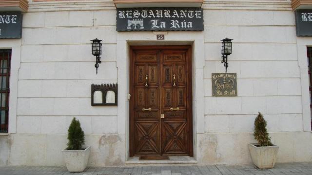 Fachada del Mesón La Rúa en Medina de Rioseco