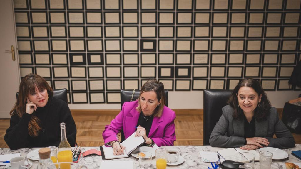 Rosa Vidal junto a Raquel Espada en el desayuno-debate de Enclave ODS de El ESPAÑOL.