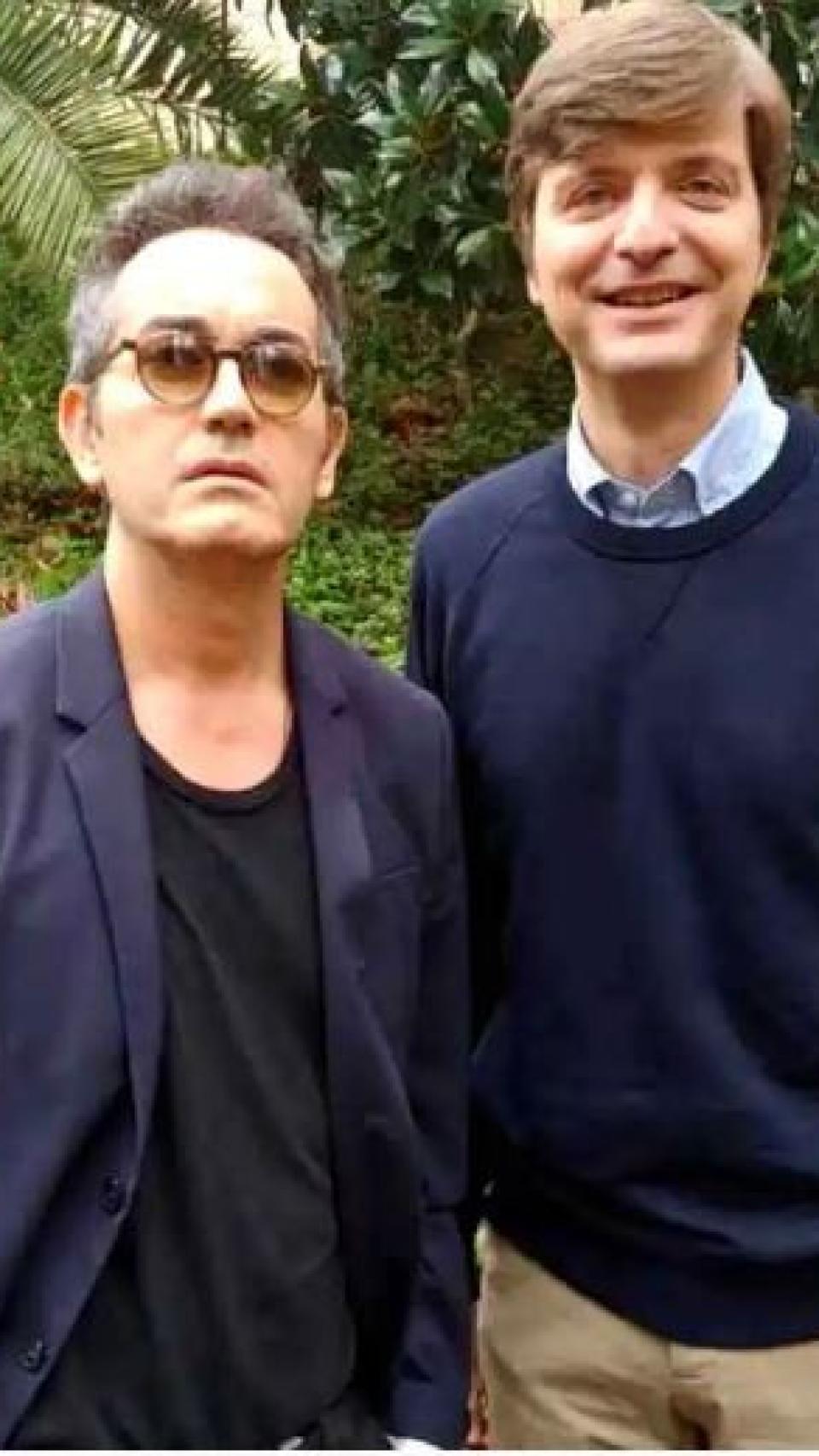 Santi y Marc ni siquiera tienen una fotografía juntos en sus redes sociales.