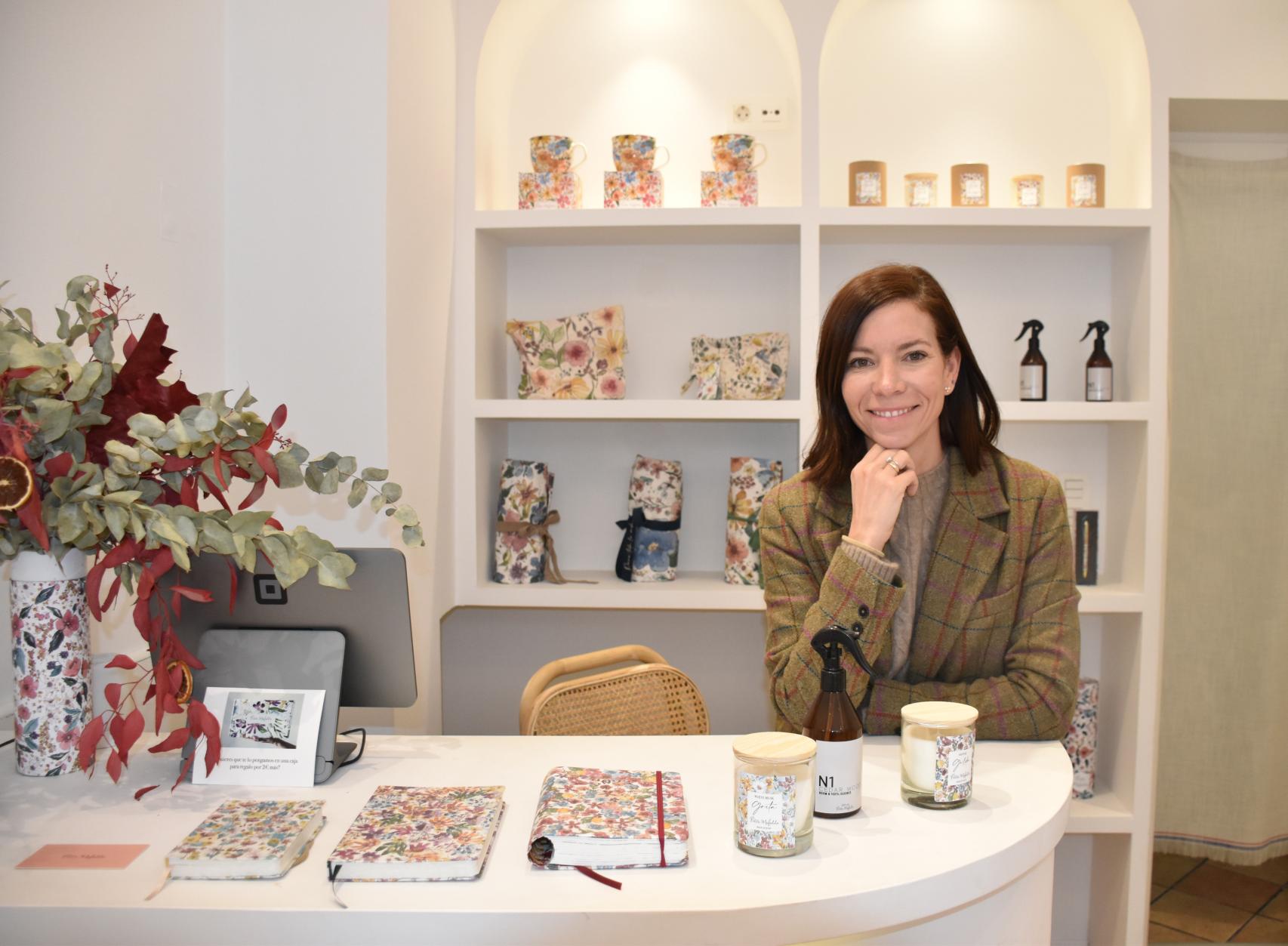 Laura Melilla, socia de Petit Mafalda, en su tienda de Valladolid