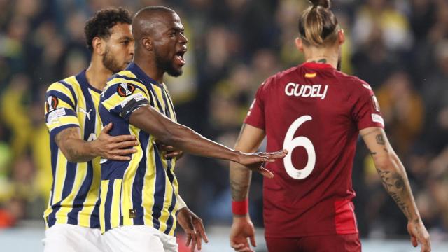 Enner Valencia y Gudelj durante el partido.