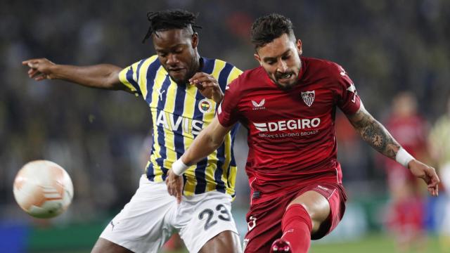 Alex Telles, en el Fenerbahce - Sevilla.