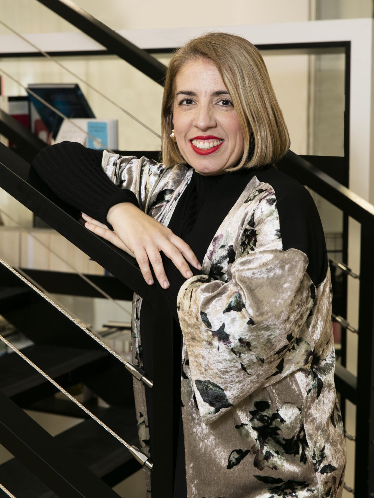 Retrato de Carmen G. de la Cueva, escritora de Escritoas