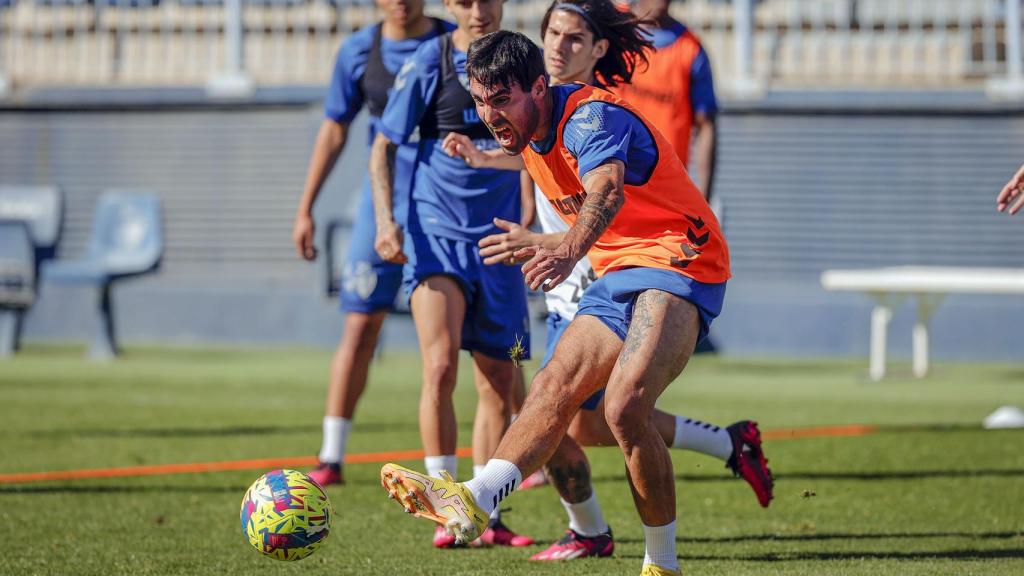 Alberto Escassi durante un entrenamiento con el Málaga CF