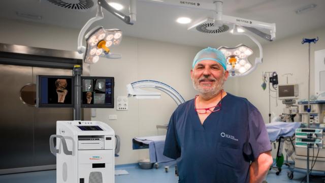 El doctor Moriel en un quirófano del hospital.