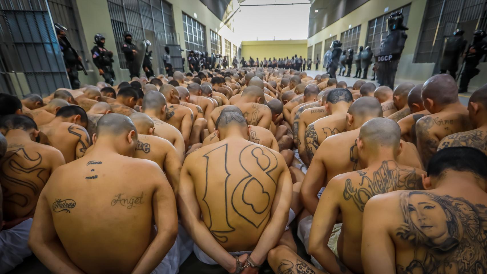 Imagen del CECOT en El Salvador