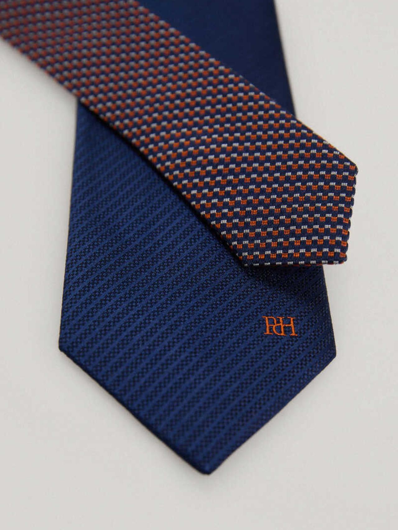 Corbata de Pedro del Hierro.