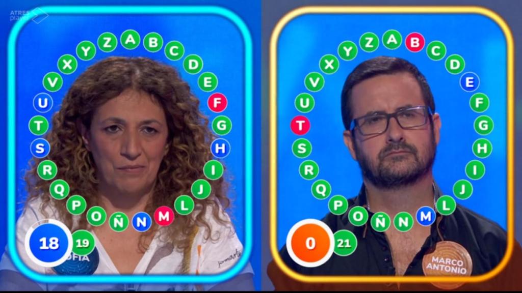 Marco Antonio jugando El Rosco contra Sofía.